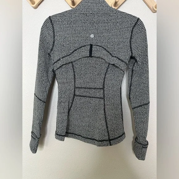 Lululemon define zip up jacket Sz 2 - Picture 7 of 8